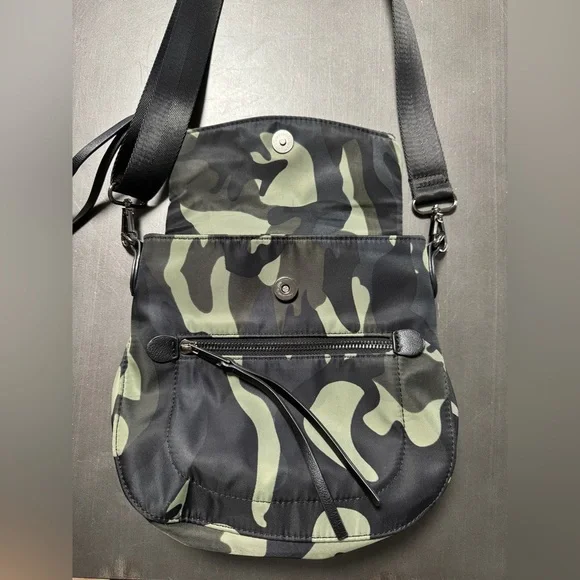 Urban Expressions Nylon Convertible Foldover Crossbody Bag Camouflage Travel - Picture 11 of 14